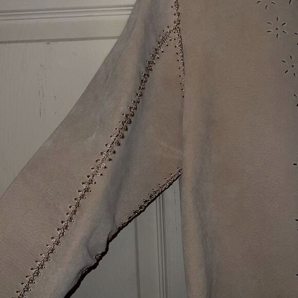 Chicos Design  - Picture 9 of 11